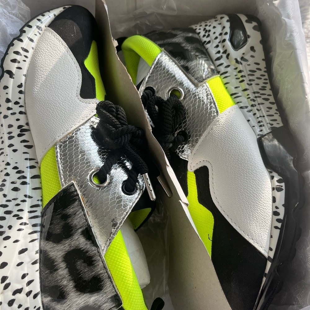 Womens Steve Madden size 9 Cliff Neon Green wedge tennis shoe